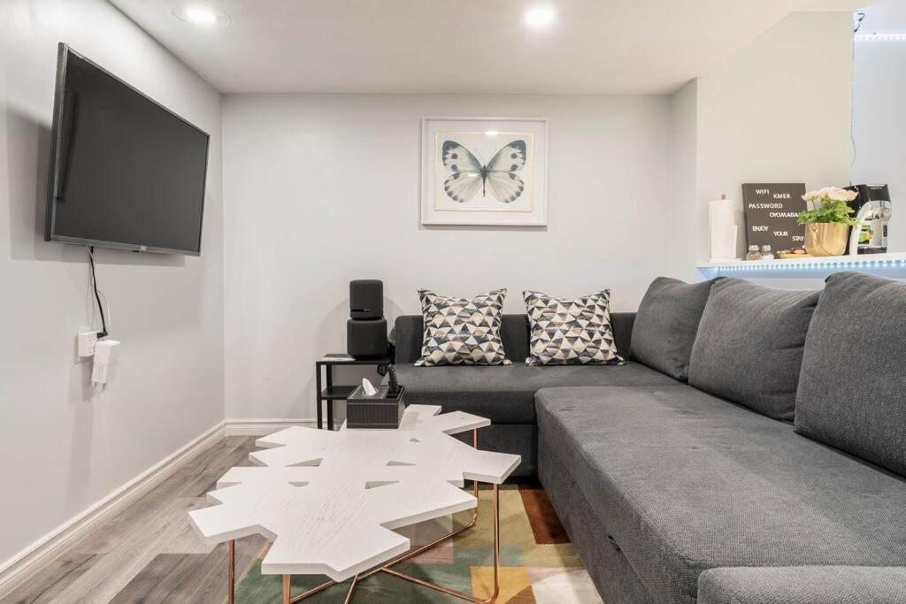 Appartement Cozy Nest Basement Unit à Hamilton Extérieur photo