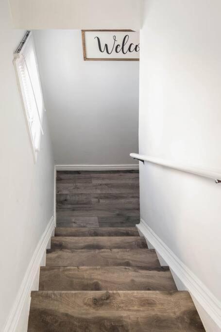 Appartement Cozy Nest Basement Unit à Hamilton Extérieur photo