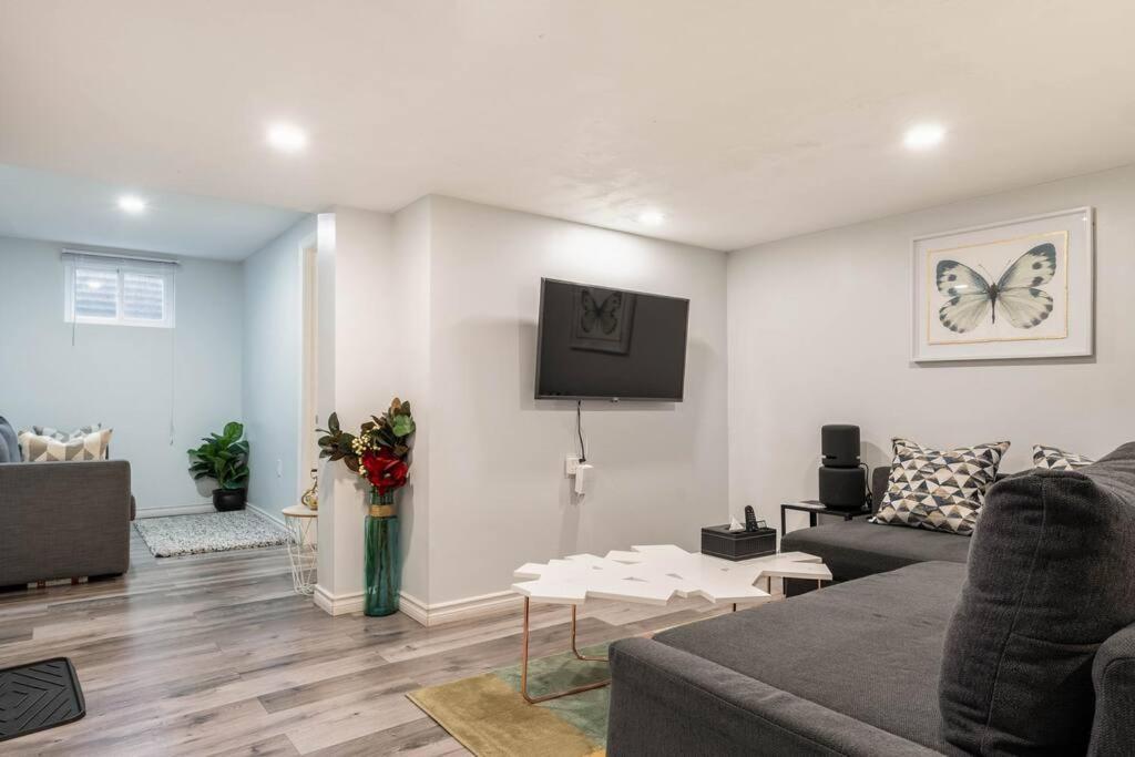Appartement Cozy Nest Basement Unit à Hamilton Extérieur photo