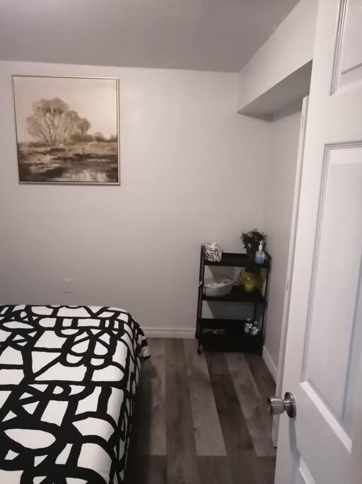 Appartement Cozy Nest Basement Unit à Hamilton Extérieur photo