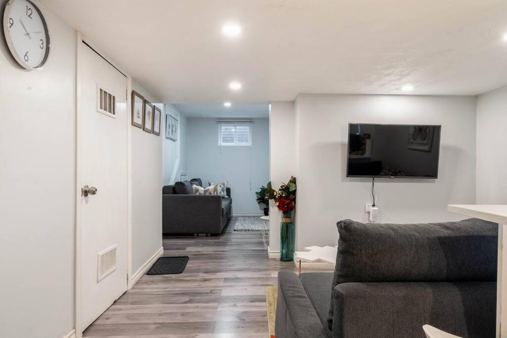 Appartement Cozy Nest Basement Unit à Hamilton Extérieur photo