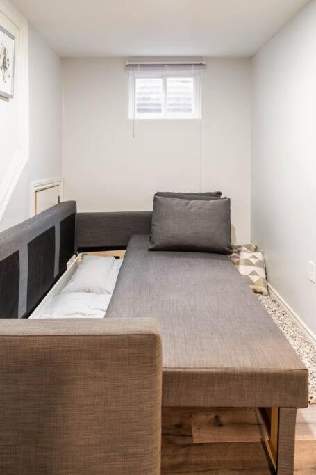 Appartement Cozy Nest Basement Unit à Hamilton Extérieur photo