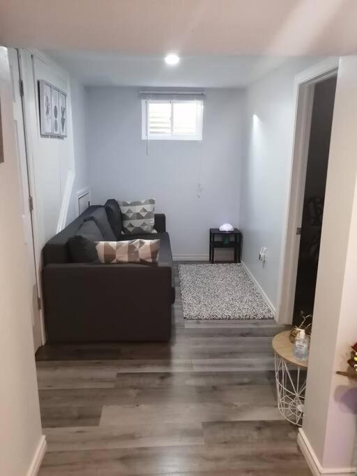 Appartement Cozy Nest Basement Unit à Hamilton Extérieur photo