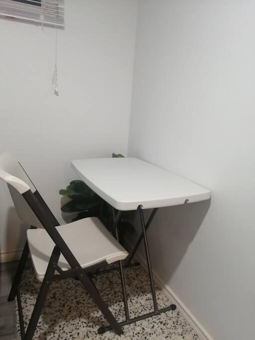 Appartement Cozy Nest Basement Unit à Hamilton Extérieur photo