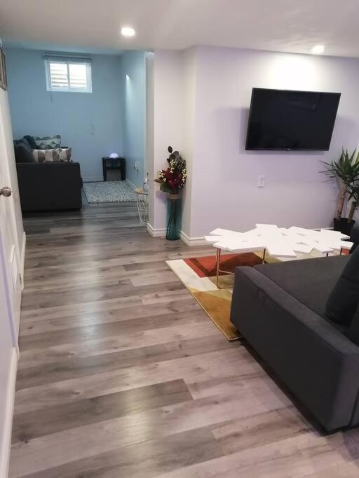 Appartement Cozy Nest Basement Unit à Hamilton Extérieur photo