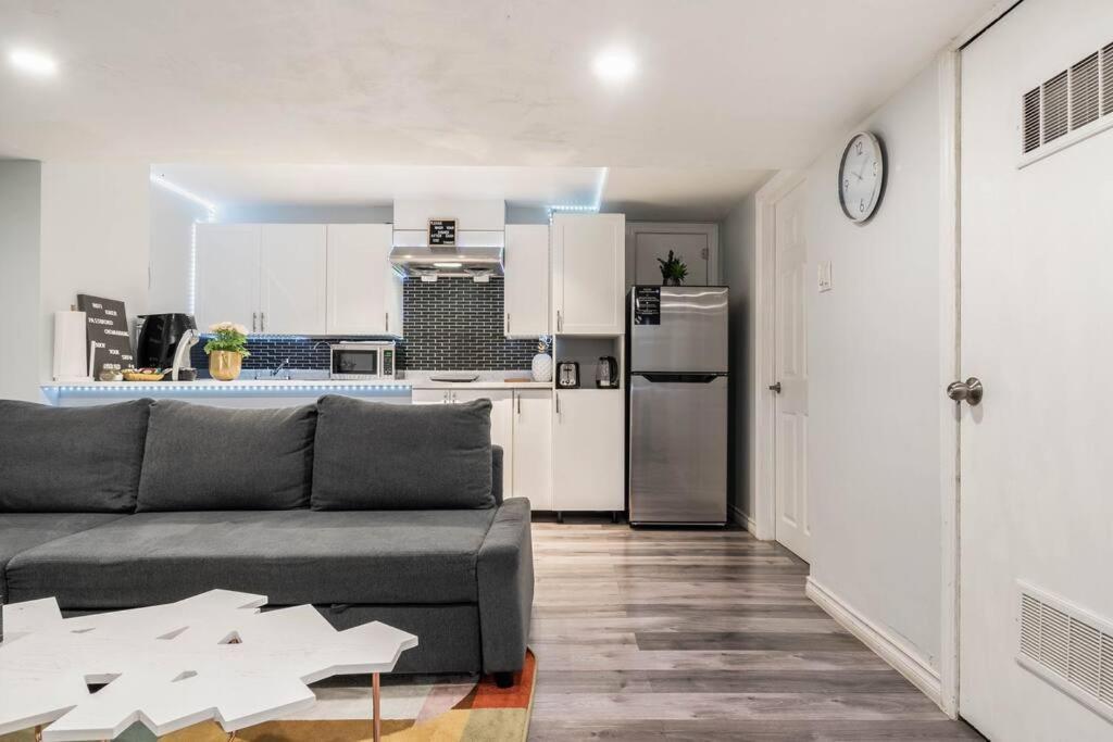 Appartement Cozy Nest Basement Unit à Hamilton Extérieur photo